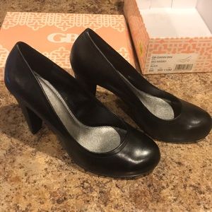 New Gianni Bini black pumps